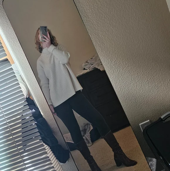 Elegant White LOFT Women's Cotton Knit Sweater - Picture 2 of 10